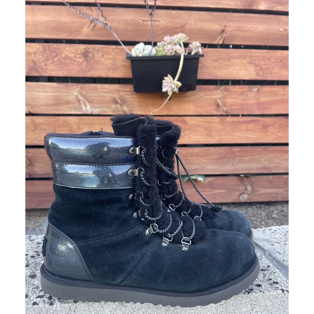 UGG Viki Boots Black Sheepskin‎ Lined *Size 6